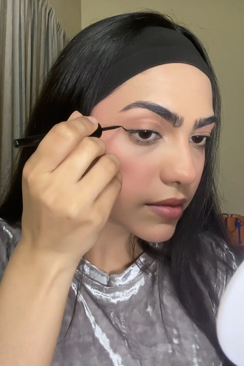 Apply a thin line on the lower edge of eyelids, right above your lashes.