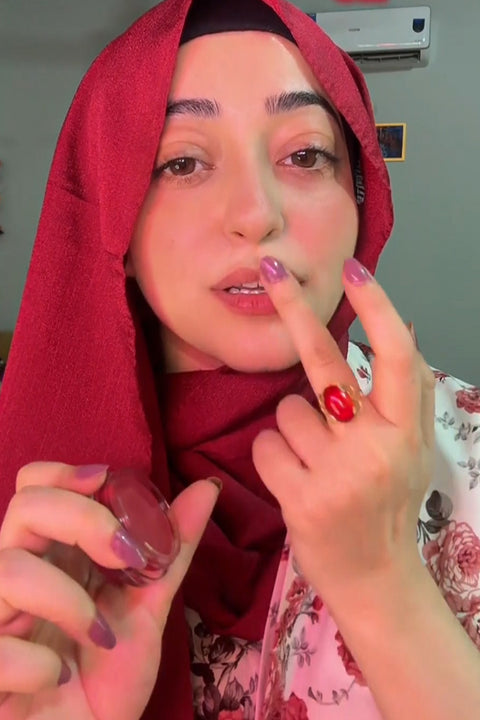 Dab directly onto lips and blend with fingertip.